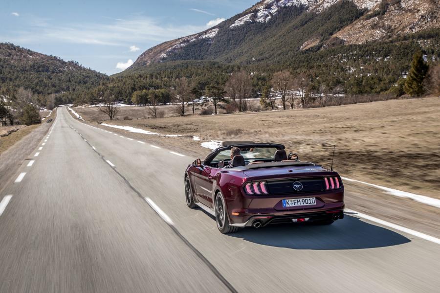  Ford Mustang EcoBoost Convertible 2017 года  (EU) (фото 26 из 32)